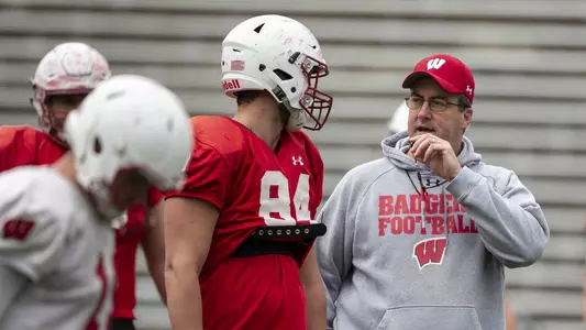 Wisconsins' head coach, Paul Chryst, talks with Wisconsins' tight end Jake Ferguson (84) during an NCAA football practice on Saturday April 13, 2019 in Madison Wisconsin. Photo by Tom Lynn/Wisconsin Athletic Communications