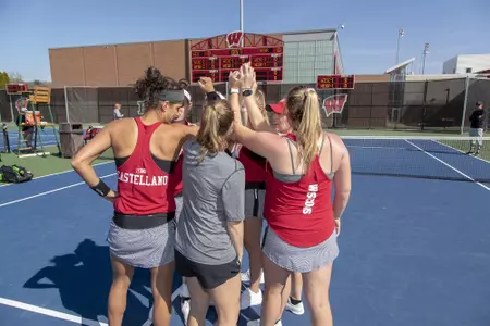 women's tennis team huddle at Nielsen Tennis Stadium 2019