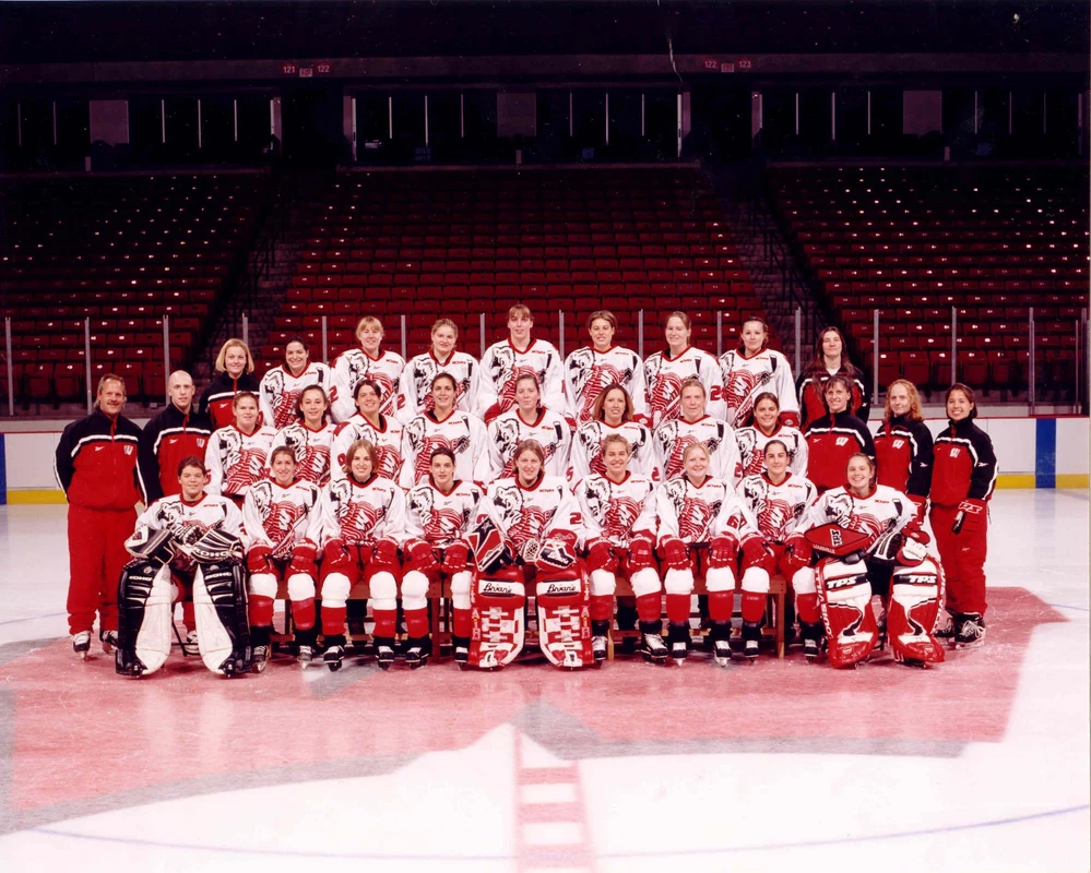 1999-2000 UW Women's Hockey Team Photo