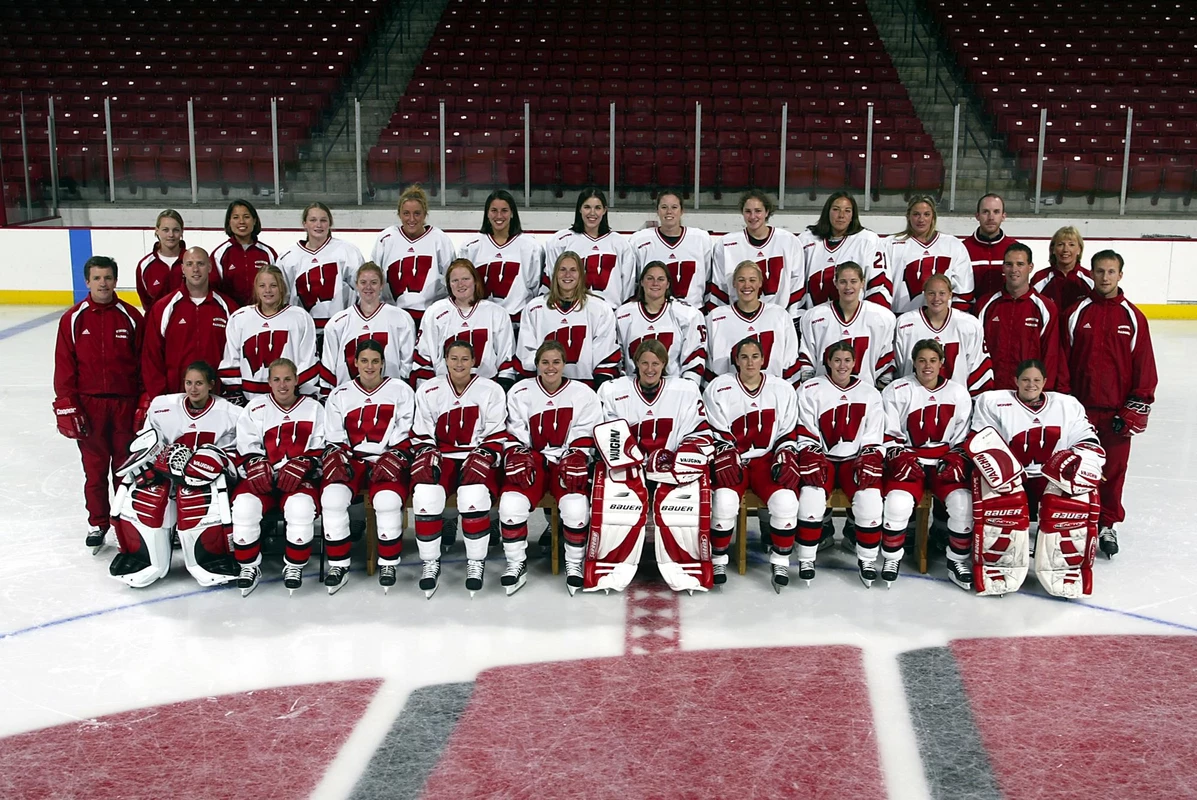 2002-03 Women's Hockey Team Photo