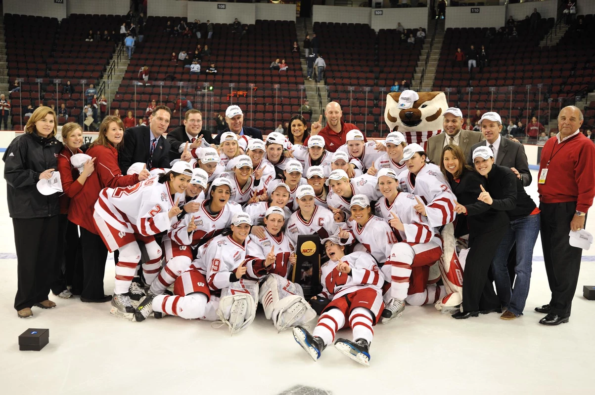 2009 Women's Hockey NCAA Championship Team Photo