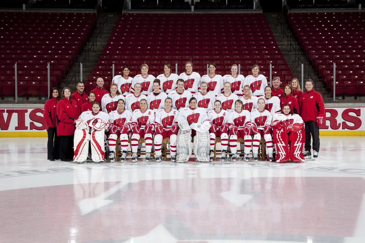 2009-10 Women's Hockey Team Photo