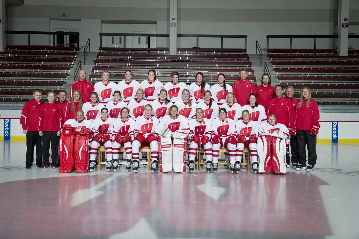 2013-14 Women's Hockey Team Photo