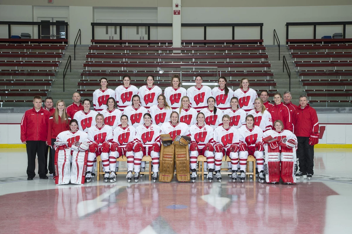 2014-15 Women's Hockey Team Photo
