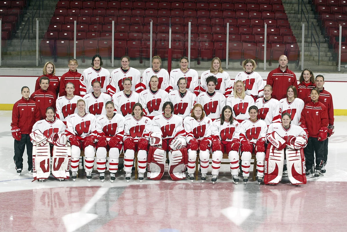 2003-04 Women's Hockey Team Photo