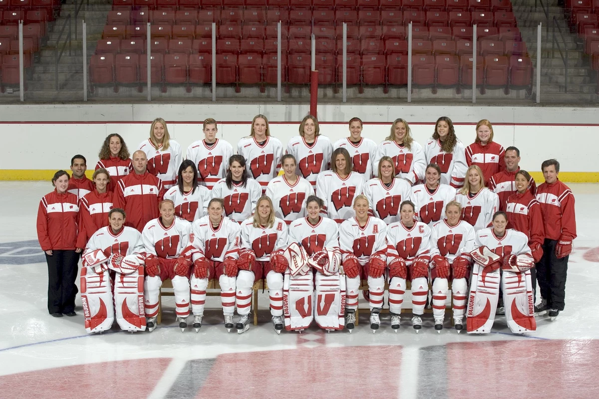 2004-05 Women's Hockey Team Photo