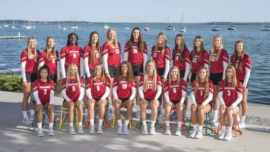 2019 Wisconsin volleyball team photo
