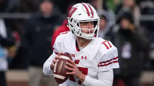 Wisconsin Badgers quarterback Jack Coan (17) rolls to the sidelines during the college football game between the Purdue Boilermakers and Wisconsin Badgers on November 17, 2018, at Ross-Ade Stadium in West Lafayette, IN. (Photo by Zach Bolinger/Icon Sportswire)
