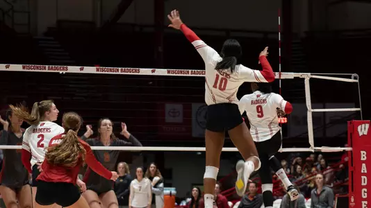 Devyn Robinson goes up for a kill.