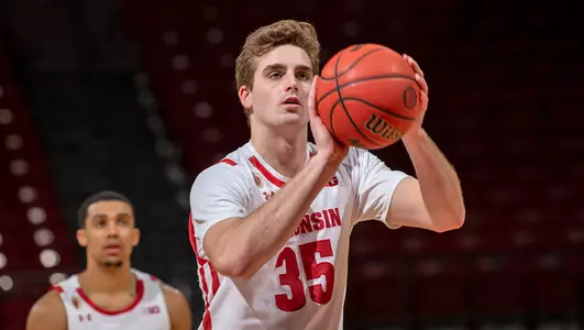 Nate Reuvers shoots a free throw