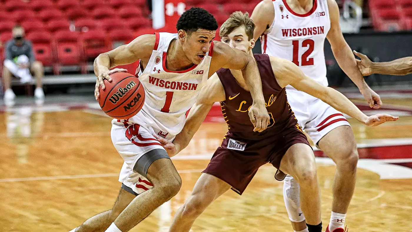 Jonathan Davis drives to the basket during a game vs. Loyola