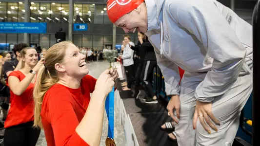 Beata Nelson receives gold medal