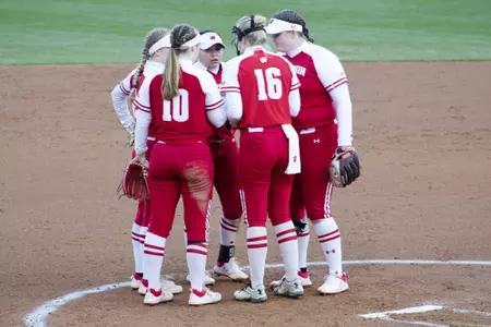 Softball huddle at North Carolina 2020