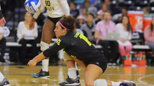 Giorgia Civita passes the ball forWichita State