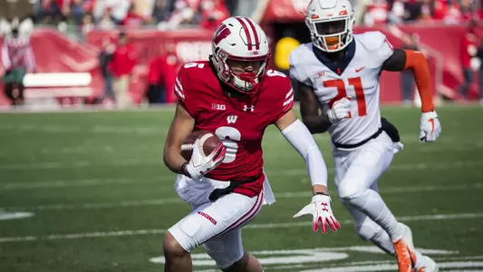 Wisconsin Badgers wide receiver Danny Davis III (6) carries the ball during an NCAA college football game against Illinois Fighting Illini Saturday, October 20, 2018, in Madison, Wisconsin. The Badgers won 49-20. (Photo by David Stluka)