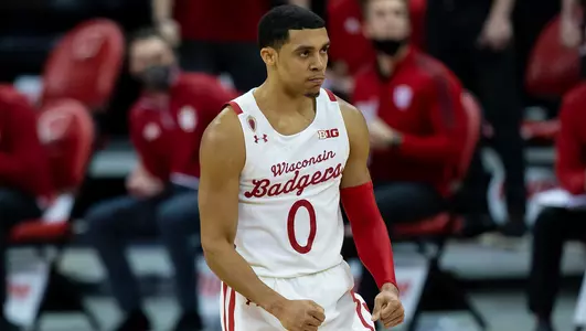 D'Mitrik Trice flexes during a game against Indiana