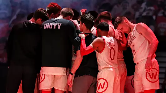 Badgers huddle pregame