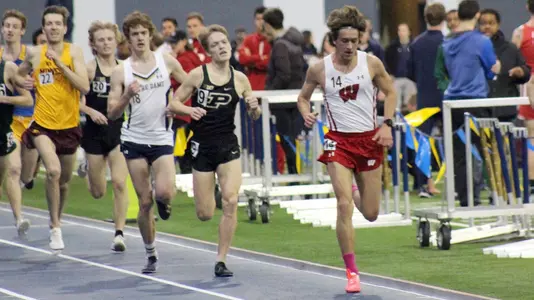 Noah Jacobs runs during the 2019 indoor season