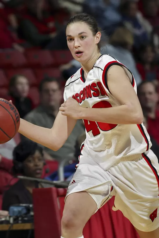 University of Wisconsin guard Shawna Nichols (40) during the Illinois game on 1/19/03 at the Kohl Center in Madison, Wisconsin. The Badgers beat Illinois 69-59. ©David Stluka