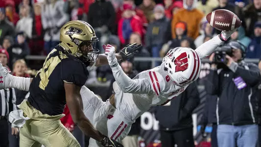 Danny Davis makes a one-handed catch at Purdue, Nov. 17, 2018