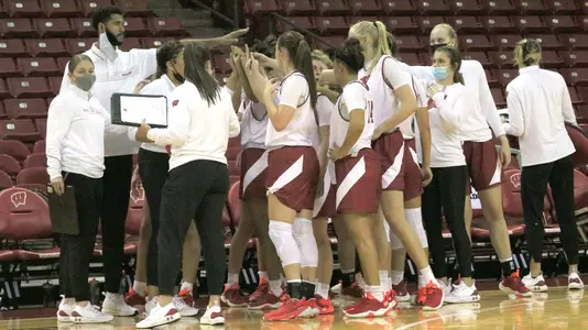 The Badgers huddle up during a time out