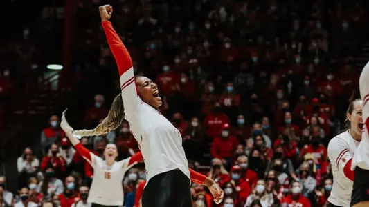 Jade Demps celebrates with her hand raised on the court.