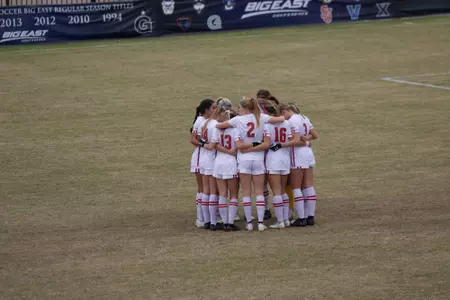 Badgers huddle before facing SC