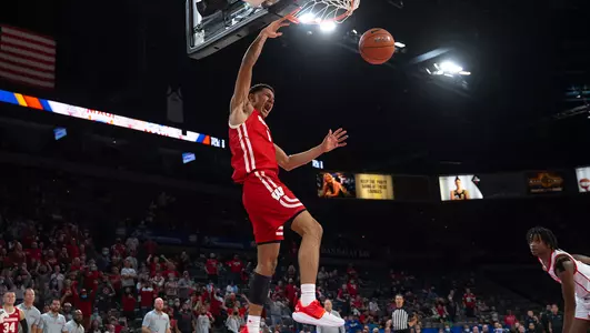 Johnny Davis dunk headline