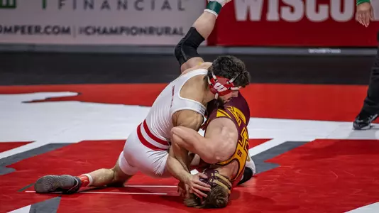 Eric Barnett (125 pounds) earns a 17-4 major decision victory over Minnesota's Patrick McKee on Friday, Feb. 12, 2021 at the UW Field House in Madison, Wis. Photo by Stacy Schiesl.