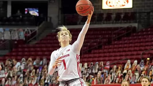 Estella Moschkau drives to the basket