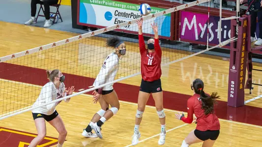 Izzy Ashburn sets up the ball