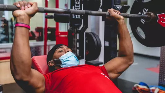 Faion Hicks weightlifting during 2021 football winter conditioning