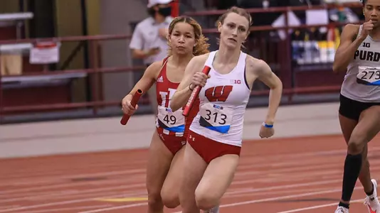 Morgan Parzych runs the 4x400-meter relay