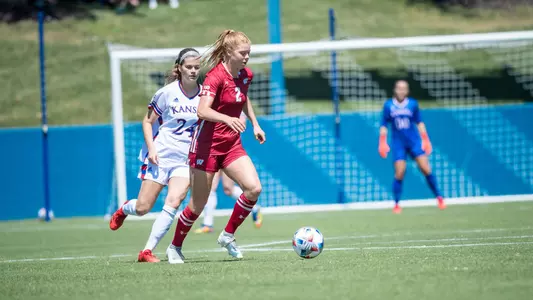 Emma Jaskaniec dribbles the ball during the Badgers' 1-0 win at Kansas on Sunday, Aug. 22, 2021