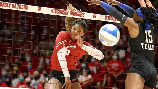 Devyn Robinson hits past a Kentucky blocker