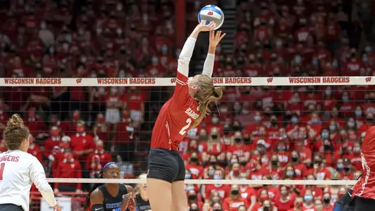 Sydney Hilley sets up the ball.