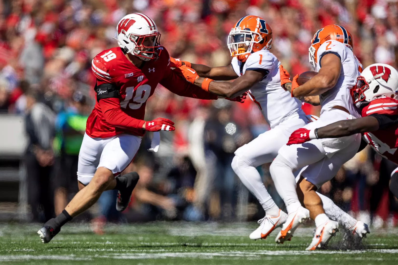 Wisconsin Badgers outside linebacker Nick Herbig holds back the Illinois defense during an NCAA college football game against the Illinois Fighting Illini, Saturday, Oct. 1, 2022 in Madison, Wis. (Photo by David Stluka/Wisconsin Athletic Communications)
