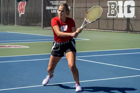 Sholokhova keeps her eye on the ball