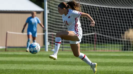 Maia Richters controlling the ball while in the air