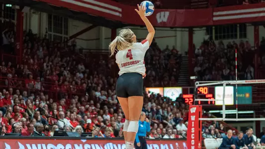 Liz Gregorski serves up the ball from the endline.