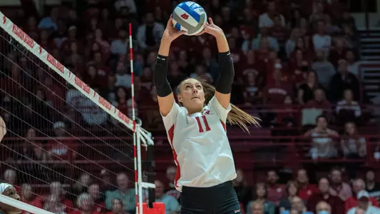 Izzy Ashburn sets up the ball.