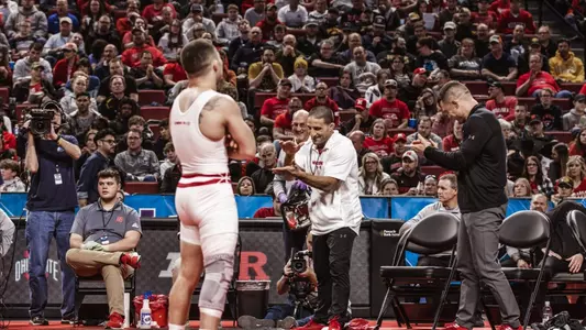 Austin Gomez (Wisconsin) defeats Sammy Sasso (Ohio State) at the 2022 Big Ten Wrestling Championship for the 149-pound title. Head coach Chris Bono applauds Gomez.