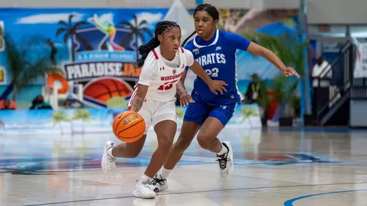 Ronnie Porter dribbling against Seton Hall