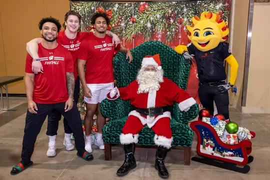 Wisconsin Badgers football team volunteers at a Salvation Army Christmas event in Phoenix, Arizona. (Photo by David Stluka/Wisconsin Athletic Communications)