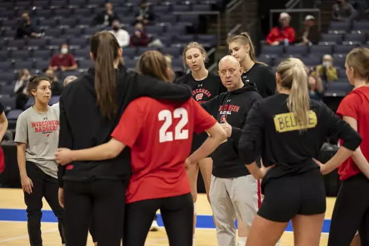 Danielle Hart (22) stands with Dana Rettke at Wisconsin volleyball practice for the NCAA Championships 2021