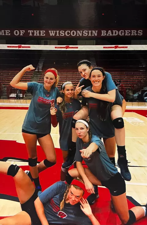 Grace Loberg, Riley Bell, Dana Rettke, Danielle Hart, Sydney Hilley, and Mariah Whalen at UW volleyball camp in 2016