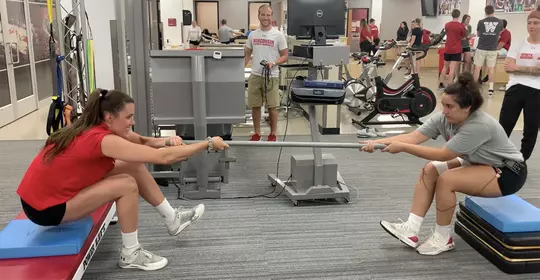 Danielle Hart and Giorgia Civita, Wisconsin volleyball, work on injury rehab with assisted pistol squats