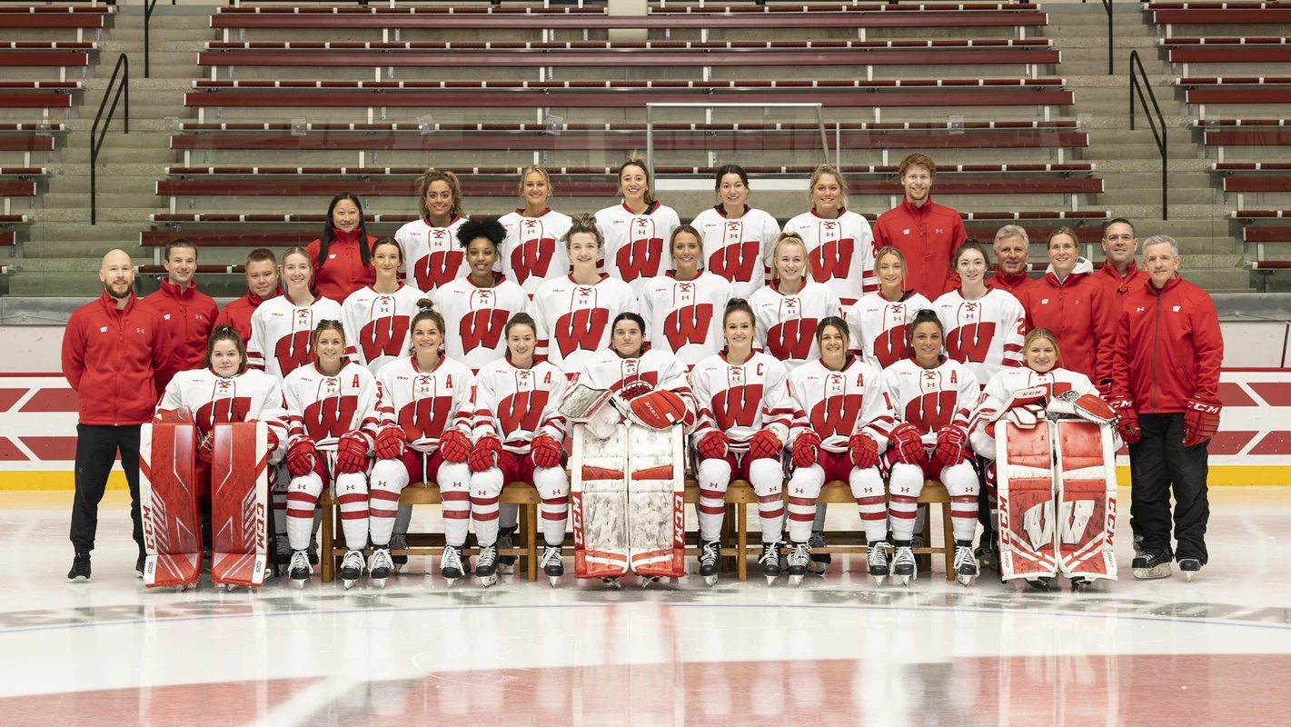 2021-22 Wisconsin Badgers Women’s Hockey Team Photo Wednesday, Jan. 4, 202w, in Madison, Wis. (Photo by David Stluka/Wisconsin Athletic Communications)