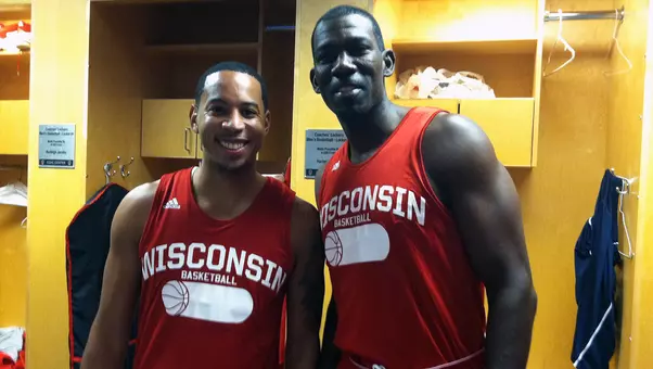 Devin Harris and Michael Finley pose for a photo together