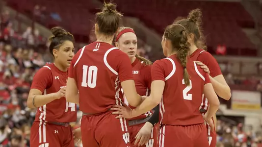 The Badgers huddle up on the floor at Ohio State.